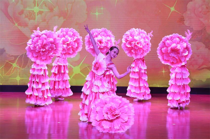 MK线上平台,MK（中国）2019年度工作动员大会---舞蹈《花开树恩》