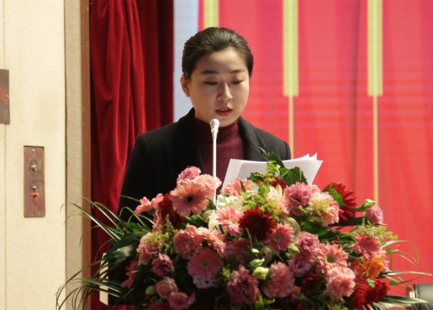 MK线上平台,MK（中国）第一届党委班子选举大会---于丽娜同志宣读大会关于通过党委和纪委报告的决议